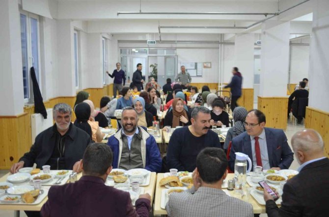 Develi’de Başarılı Lise Öğrencileri İ̇stanbul Kampı’na Gitti