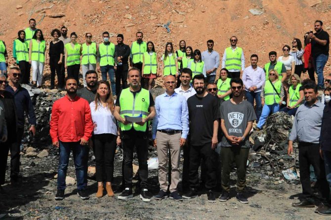 Haluk Levent: “18 Bölgedeki Çöp Yığınları 1 Ay İçerisinde Toplanacak”