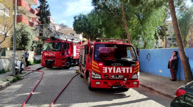 Alevlerin Sardığı Ev Küle Döndü