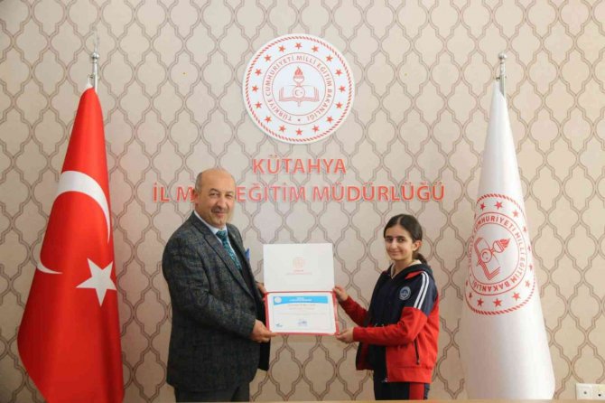 Kütahya’da Yarışmada Dereceye Giren Öğrenciler Ödüllendirildi