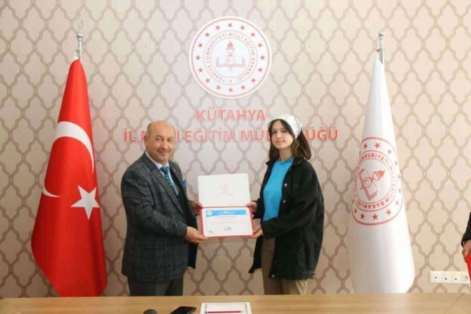 Kütahya’da Yarışmada Dereceye Giren Öğrenciler Ödüllendirildi