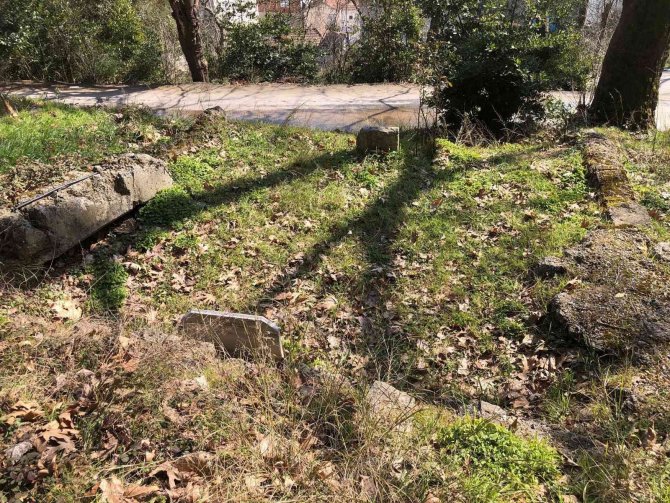 Maltepe’de Tarihi Tekke Harabeye Döndü