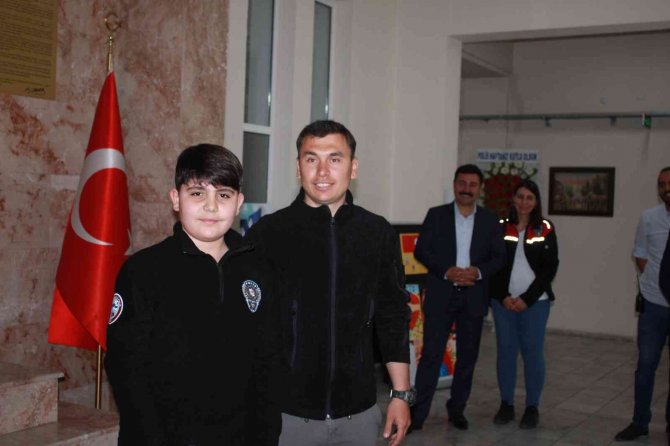 Marmaris’te Polis Haftası İçin Düzenlenen Yarışmalarda Dereceye Girenlere Hediyeleri Verildi