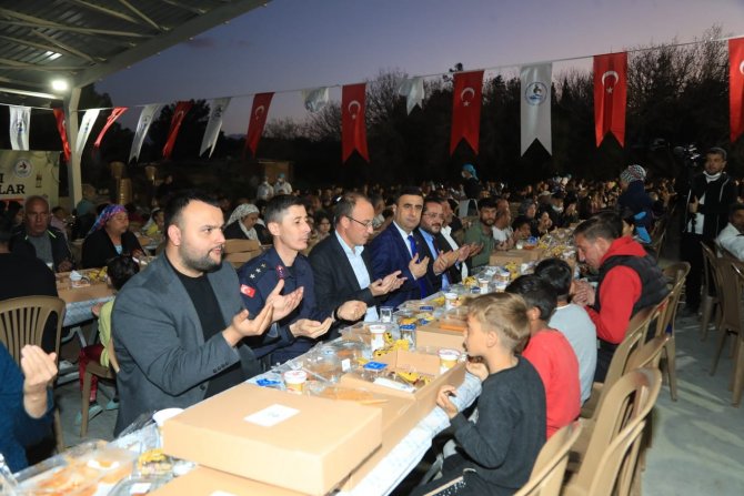 Pamukkale Belediyesinin İftar Sofrası Karakova’da Kuruldu
