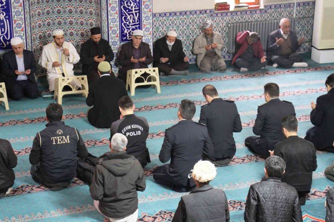 Şemdinli’de Şehitler İçin Mevlit Okutuldu