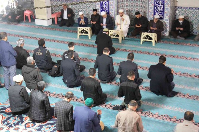 Şemdinli’de Şehitler İçin Mevlit Okutuldu