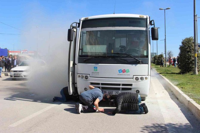 Seyir Halindeki Otobüs Alev Aldı
