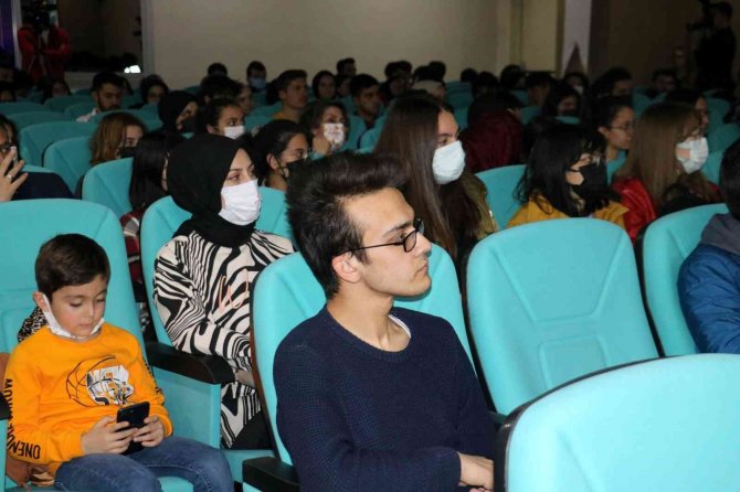 Sbtü “Sınav Kaygısını İ̇yi Yönetme” Konulu Konferans Düzenlendi