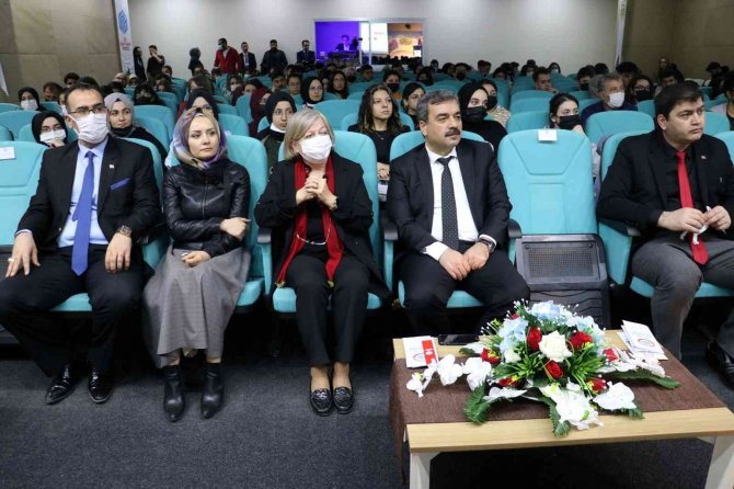 Sbtü “Sınav Kaygısını İ̇yi Yönetme” Konulu Konferans Düzenlendi