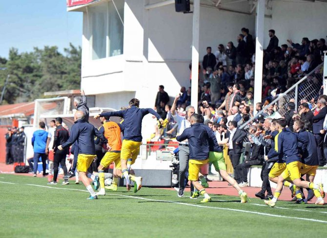 Spor Toto 1. Lig: Ümraniyespor: 2 - Mke Ankaragücü: 2