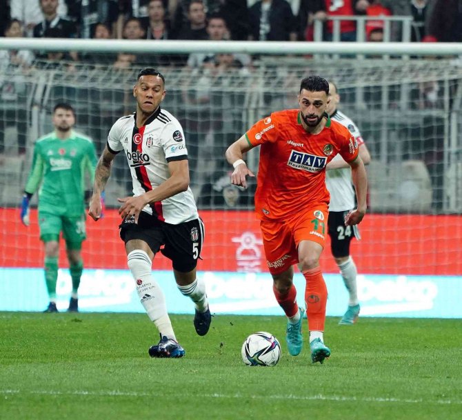 Spor Toto Süper Lig: Beşiktaş: 2 - Aytemiz Alanyaspor: 1 (Maç Devam Ediyor)