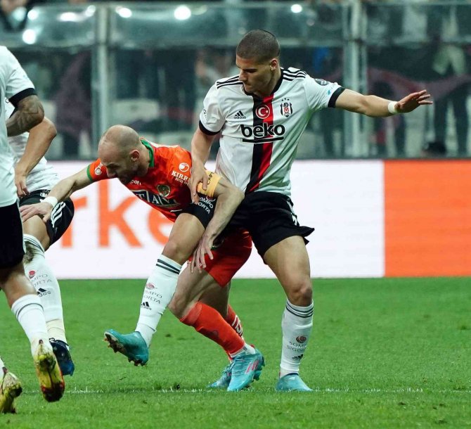 Spor Toto Süper Lig: Beşiktaş: 2 - Aytemiz Alanyaspor: 1 (Maç Devam Ediyor)