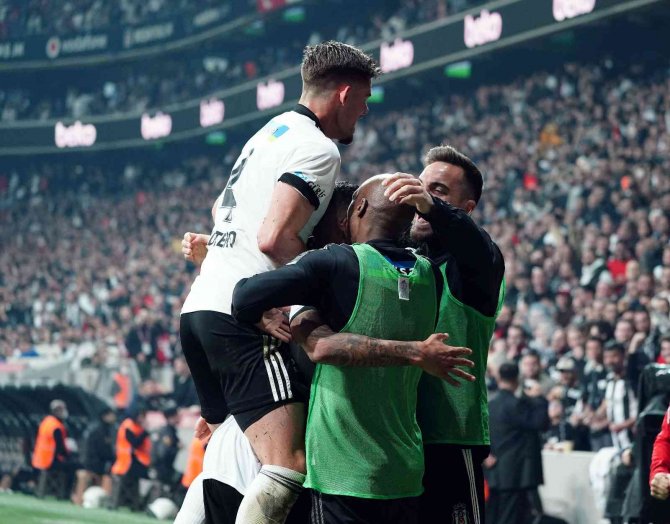 Spor Toto Süper Lig: Beşiktaş: 3 - Aytemiz Alanyaspor: 1 (İ̇lk Yarı)
