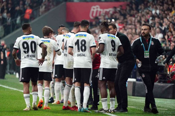 Spor Toto Süper Lig: Beşiktaş: 3 - Aytemiz Alanyaspor: 1 (İ̇lk Yarı)