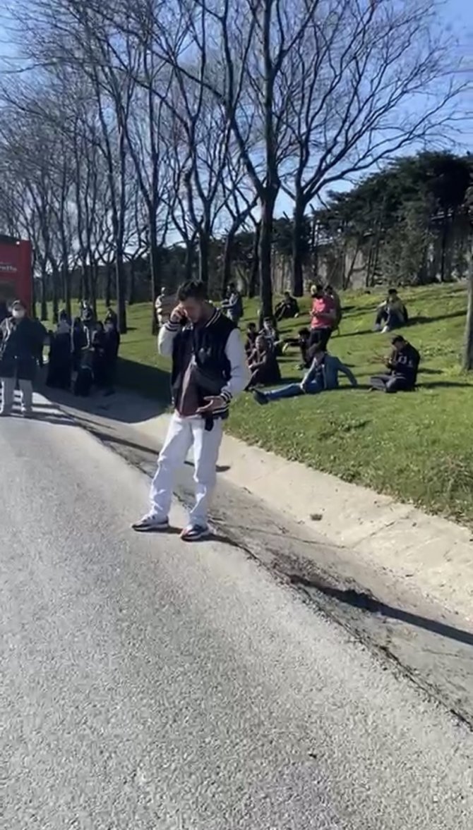 Tem Otoyolu’nda İ̇ett Otobüsü Arıza Yaptı: Vatandaşlar Yolda Bekledi