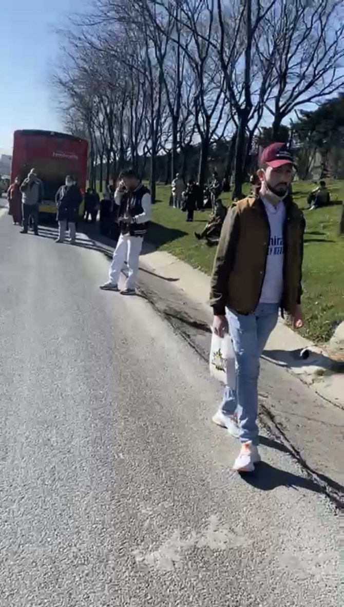 Tem Otoyolu’nda İ̇ett Otobüsü Arıza Yaptı: Vatandaşlar Yolda Bekledi