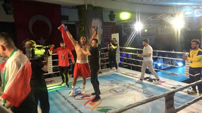 Uluslararası Dövüş Sanatları Olimpiyatları Seçmelerinin Boks Şampiyonu Topaloğlu Oldu