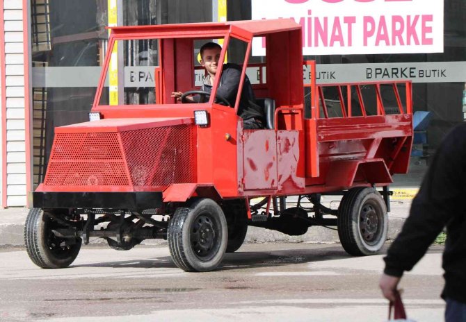 ’Deli Yusuf’ Filmindeki Arabadan Esinlenerek Kamyonet Yaptı