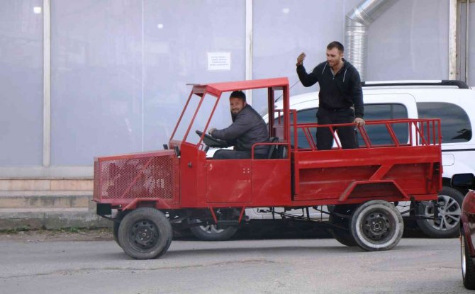 ’Deli Yusuf’ Filmindeki Arabadan Esinlenerek Kamyonet Yaptı