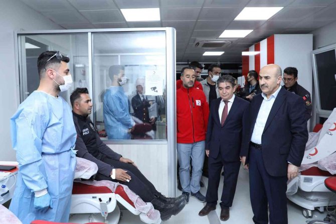 Mardin Polisinden Kızılay’a Kan Bağışı