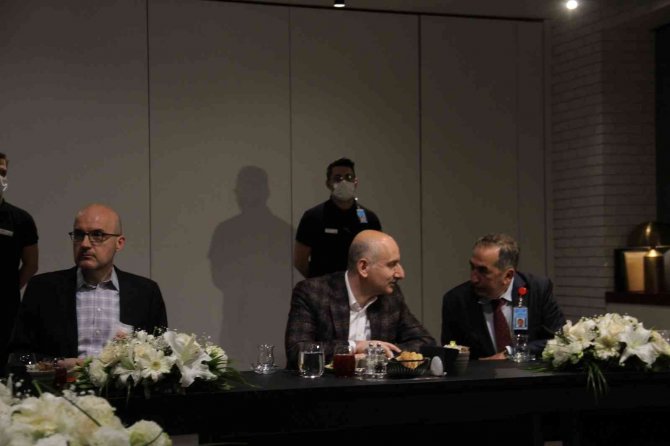 Ulaştırma Bakanı Adil Karaismailoğlu’ndan İ̇stanbul’daki Toplu Ulaşım Zammına Eleştiri