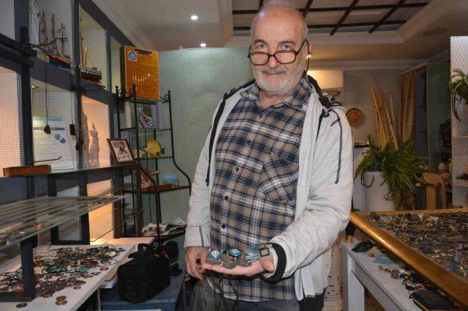 Manyetik Kumu Sanata Dönüştürdü