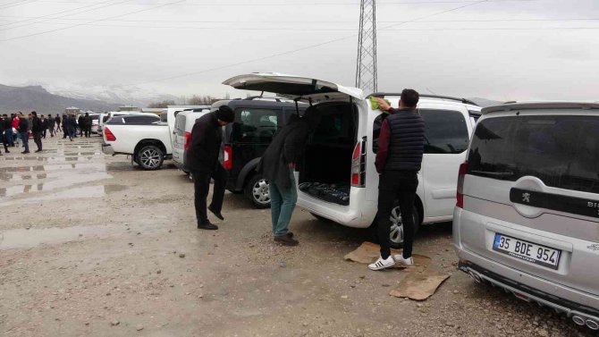 Van’da İkinci El Oto Pazarında Yakıt Cimrisi Araçlara Rağbet
