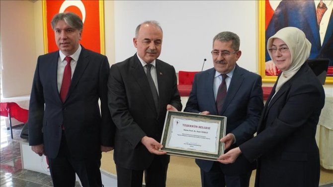 Yalova Üniversitesi’nde Rektör Bahçekapılı Görevi Devraldı