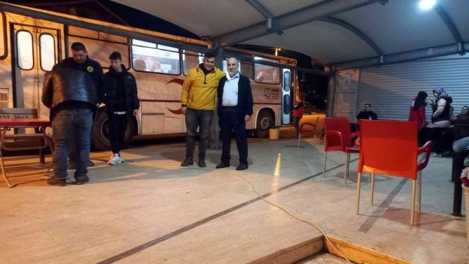 Camii Cemaati Teravih Sonrası Kan Verdi