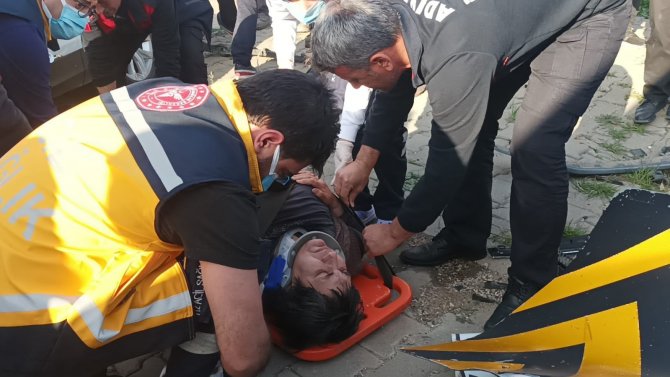 Otomobiller Kavşakta Çarpıştı: 5 Yaralı