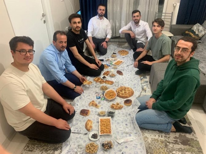 Ak Parti Bursa Milletvekilleri Sahuru Öğrencilerle Yaptı