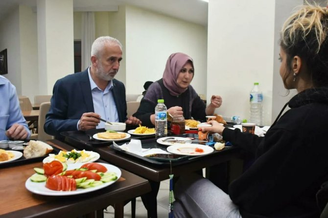 Keskin Öğrencilerle Sahur Yaptı