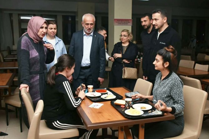 Keskin Öğrencilerle Sahur Yaptı