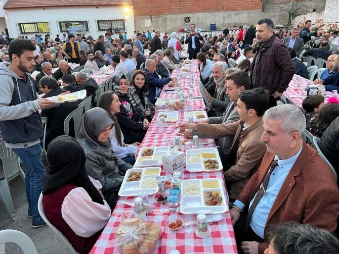 Ak Parti Turgutlu’dan 2 Bin Kişilik Teşkilat İftarı