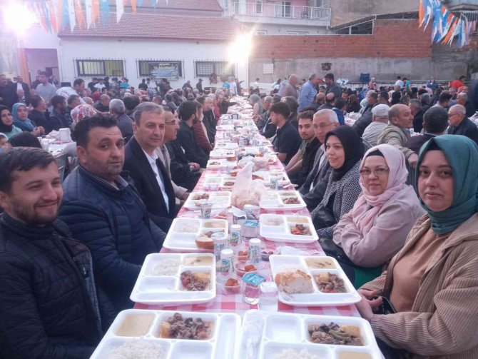 Ak Parti Turgutlu’dan 2 Bin Kişilik Teşkilat İftarı