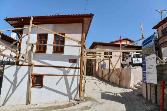 Ankara Kalesi’nin Tarih Kokan Sokakları Turizme Açılıyor