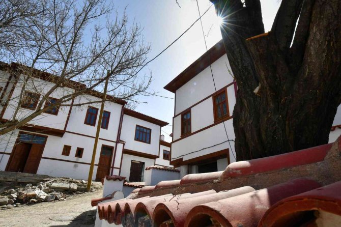Ankara Kalesi’nin Tarih Kokan Sokakları Turizme Açılıyor