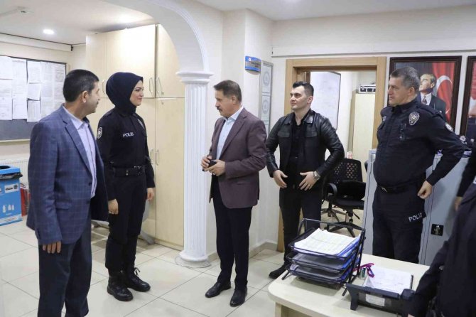 Başkan Deveci Ve Atakum Kent Konseyi Polislerle İftar Yaptı