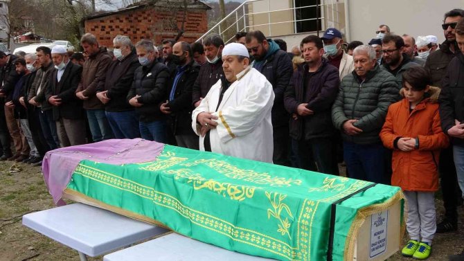 Kocası Tarafından Öldürülen Kadın Toprağa Verildi