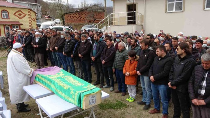 Kocası Tarafından Öldürülen Kadın Toprağa Verildi