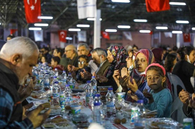 Denizli’de Gönül Sofrası Pelitlibağ’da Kuruldu