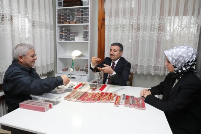 Vali Atay, Durmaz’ın Tespihlerini İnceledi