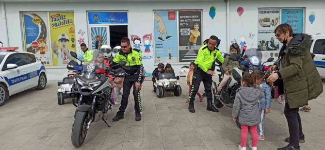 Miniklere Eğlenceli Trafik Eğitimi