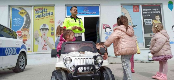 Miniklere Eğlenceli Trafik Eğitimi