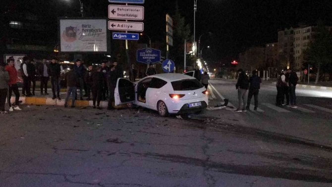 Elazığ’da İki Otomobil Çarpıştı: 1 Yaralı