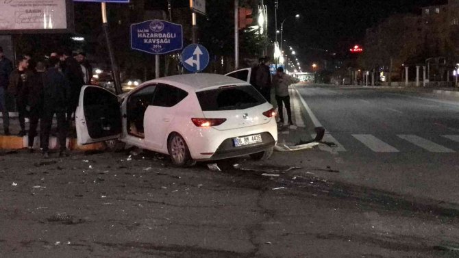 Elazığ’da İki Otomobil Çarpıştı: 1 Yaralı