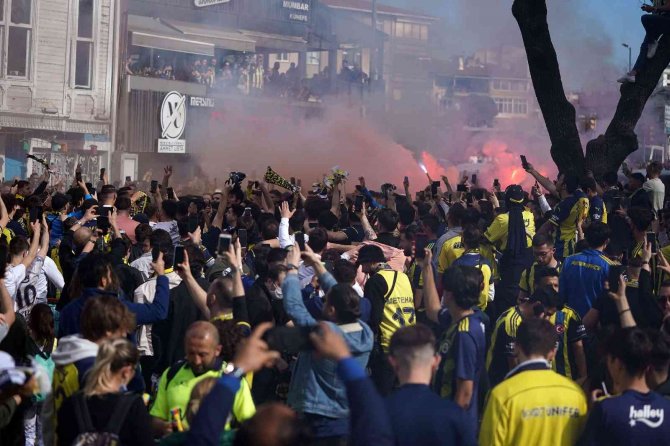 Taraftarlar Kadıköy’e Akın Etti