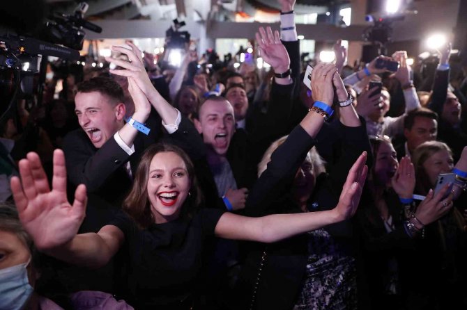 Fransa’da Cumhurbaşkanlığı Seçimi İkinci Tura Kaldı