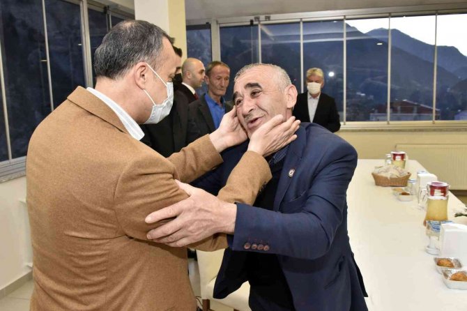 Vali Taşbilek Kürtün’de Şehit Aileleri, Gaziler Ve Muhtarlarla İftar Programında Buluştu