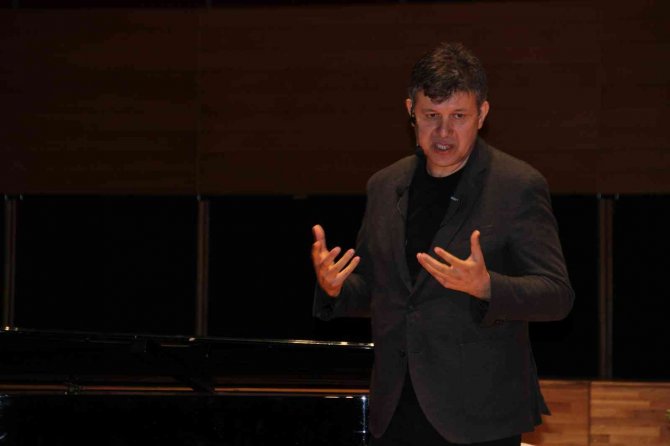 Prof. Dr. Ünal Aydın: "Kanserin İlk Olarak Kafada Yenilmesi Gerekiyor"